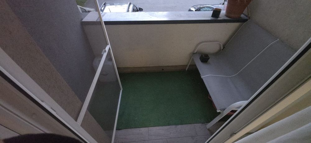 ÎnchirieInchiriez apartament zona BMW
Apartamentul este proaspăt zugrăvit, complet mobilat și