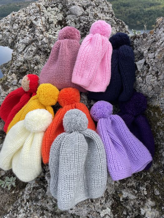 Ръчно изплетени  детски  шапка и шалче