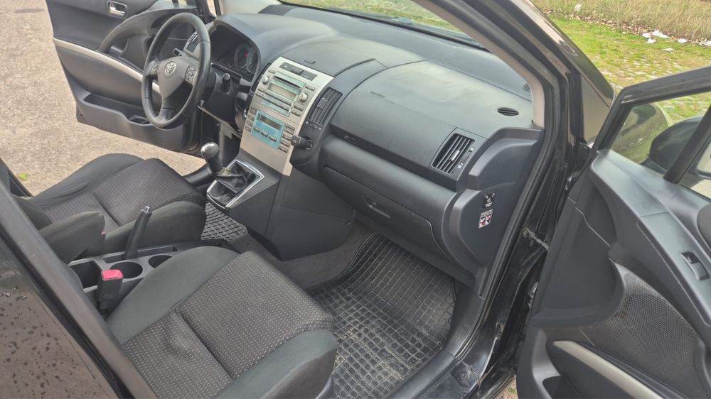 Toyota Corolla Verso 2.2 D-4D • 2008 • 7 locuri