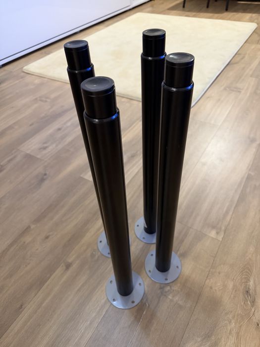 Продавам регулируеми крака за маса черни