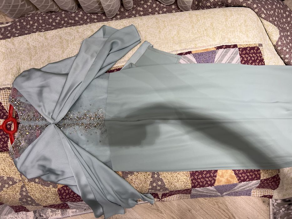 Ayollar oqshom libosi