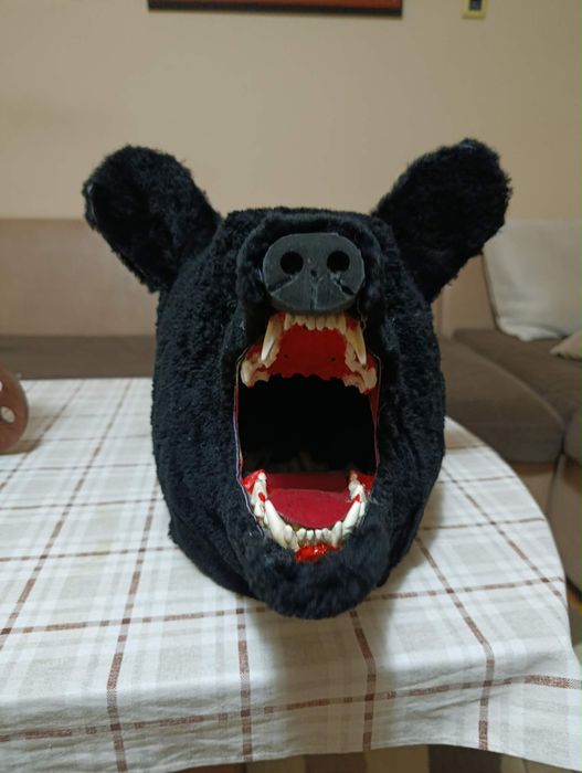 Кукерски маски опашки на бич черепи