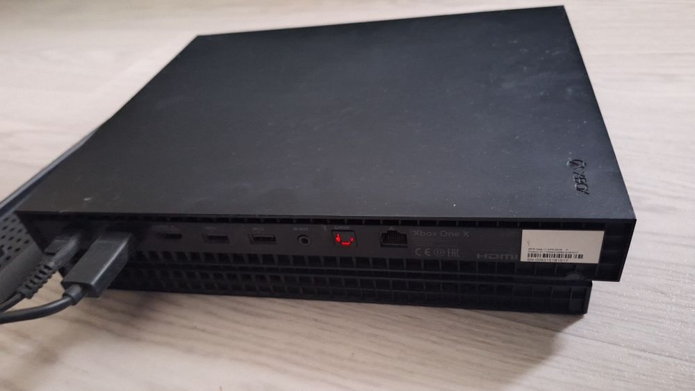 Xbox one x два геймпада