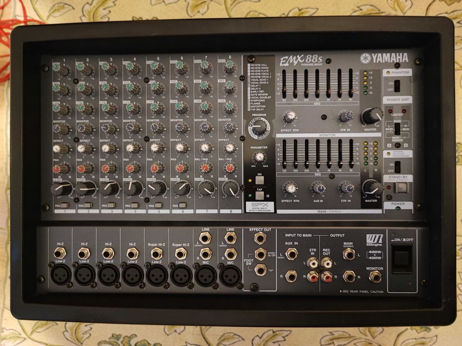 Yamaha EMX 88s Mixer amplificat 400 wați x 2