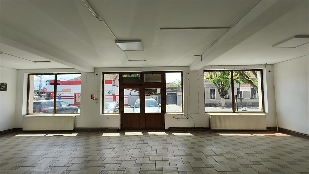 Inchiriez 120 m², vad comercial foarte bun si parcare, 800 €, A Saguna