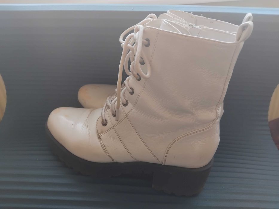 Бели дамски ботуши / боти, 39 номер