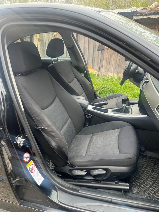 Vând bmw e90 an 2005... Motor 2000 diesel km 322000 mii.