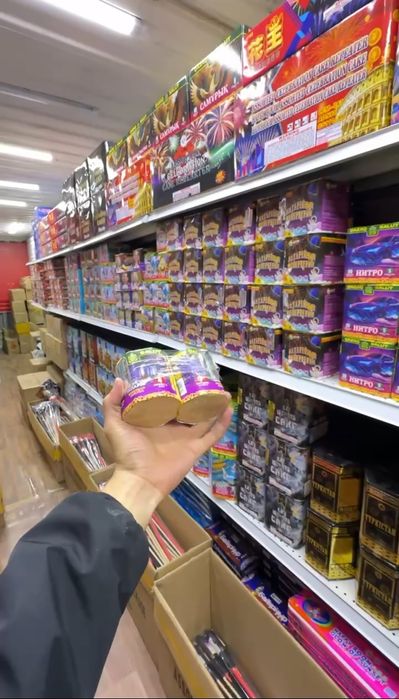 Салюты и  фейерверки