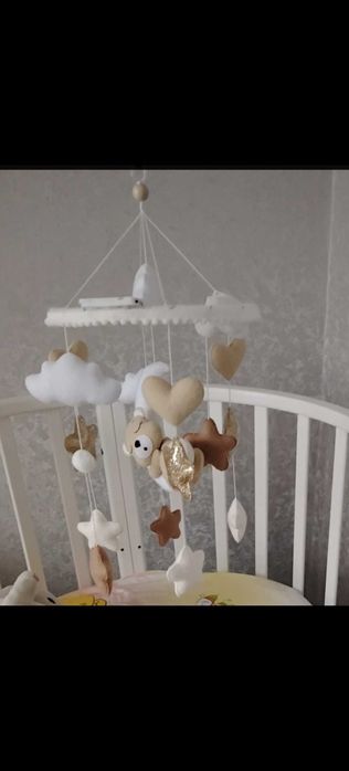 Продам мобиль на детскую кровать