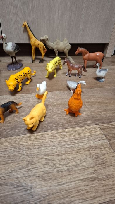 Игрушки животные дикие и домашние.