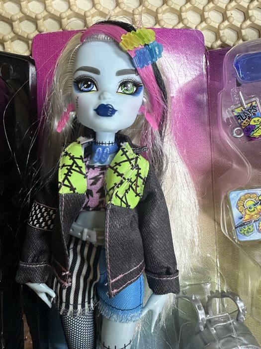 Продам куклу монстр хай!!!