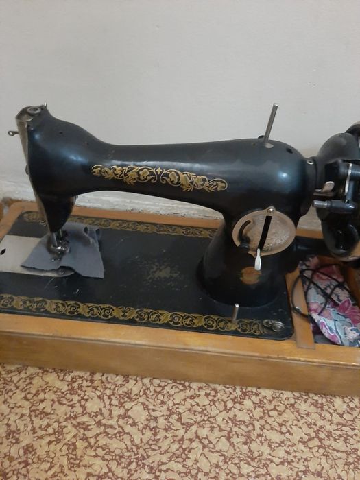 Швейные машиники ручные рабочие .