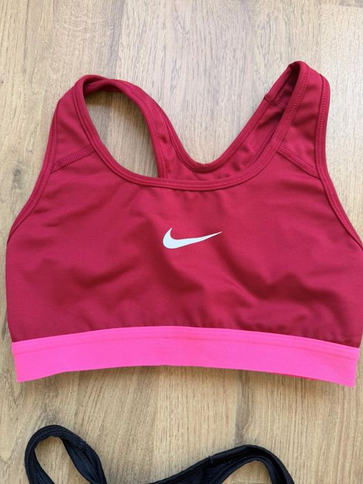 Nike бюстоета 152 см/ХS по 10 евро бр.