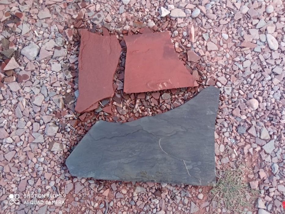 Красный дикий камень