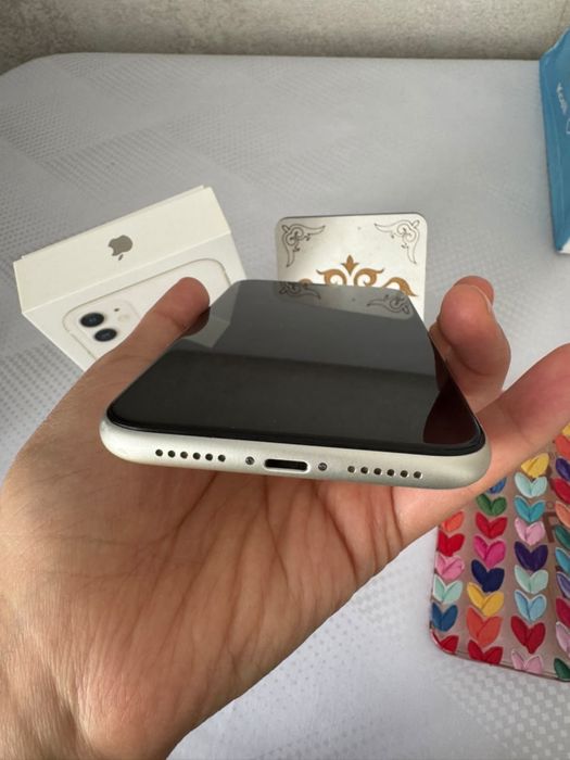 Продам IPHONE 11 на 128 гб в отличном состоянии