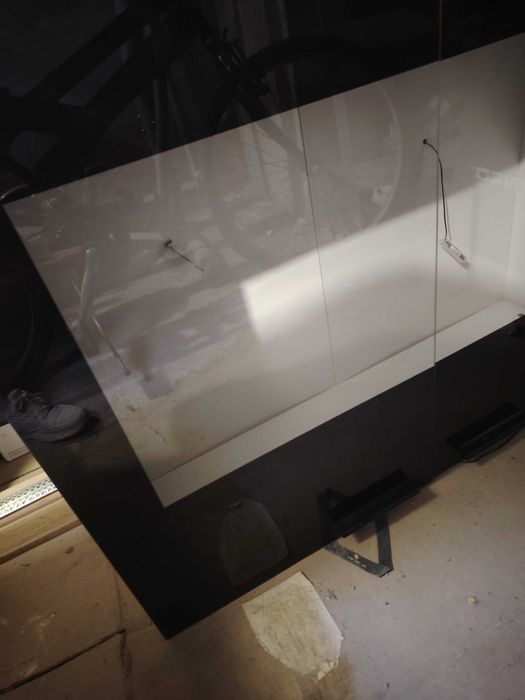 Секция 4 части Еником черно гланц и бяло