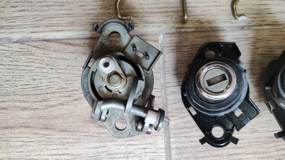 Замки петли багажника БМВ е34