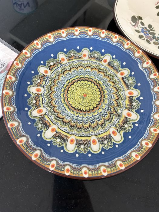 Чинии български мотиви, глинен гювеч