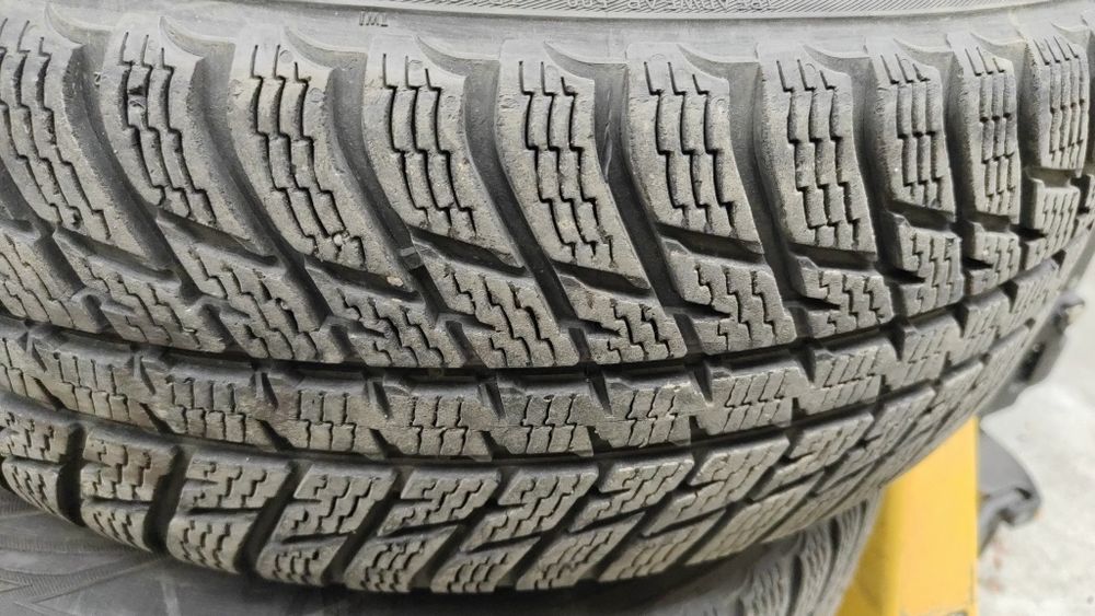 Anvelope iarna 215 65 17