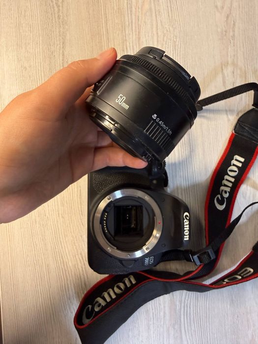Продам фотоаппарат Canon EOS 700D