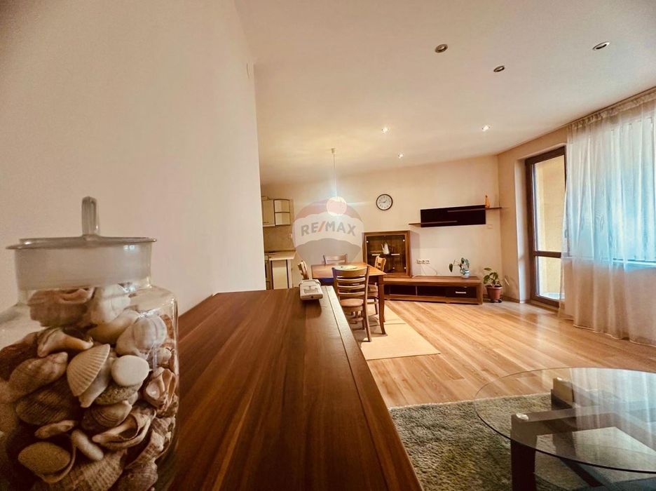 Продава се Тристаен апартамент в Варна, Гранд Мол Варна - 100 кв.м за 2590 €/кв.м - Снимка #1