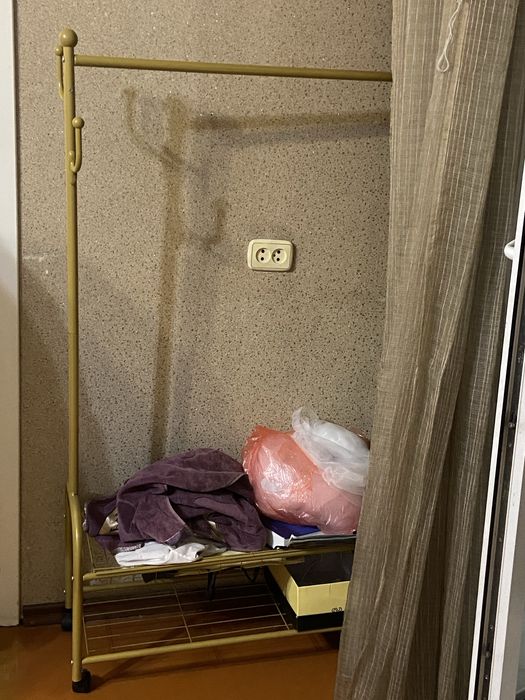 Продам вешалку для одежды