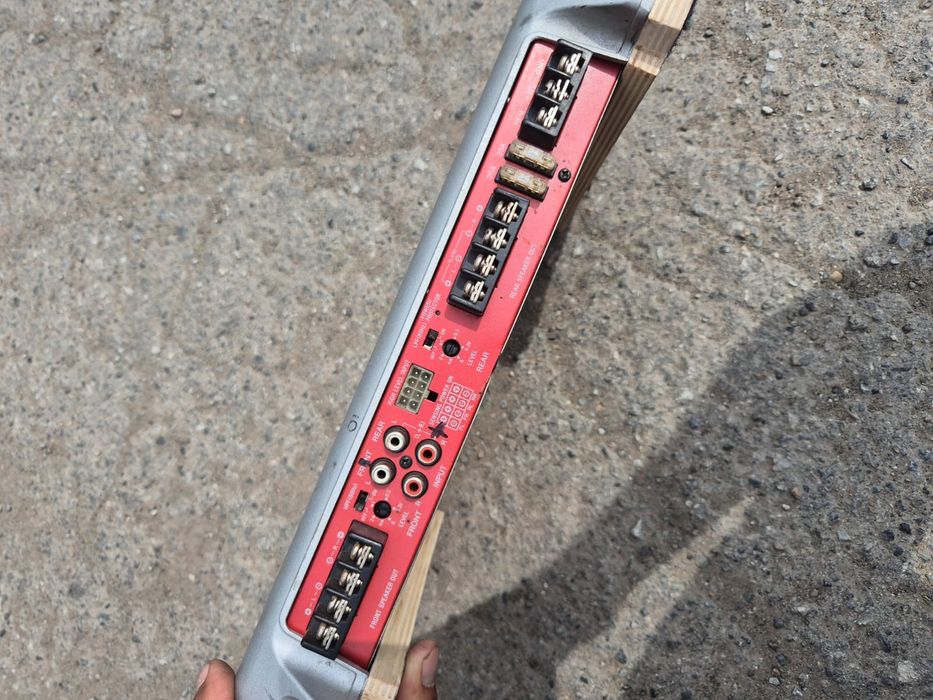 Продам сабвуфер с усилителем