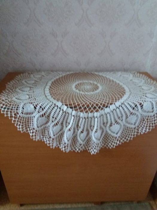 Стол для гостинной