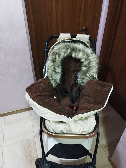 Продавам бебешка количка Moni Florance