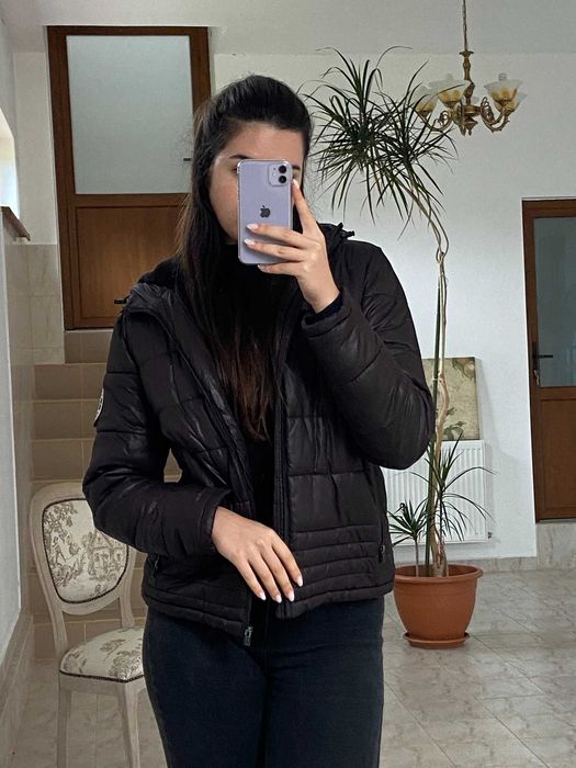 Geaca Supply & Demand neagra de fas pentru femei cu gluga ajustabila