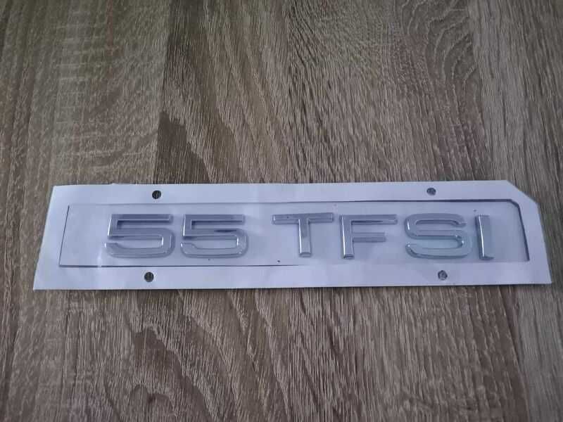 сребриста емблема Audi 55 TFSI