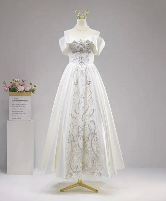 Inchiriez manechi rochie mireas