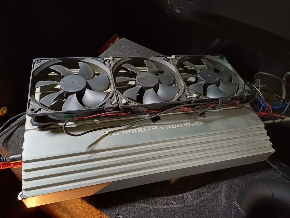 Amplificator HIFONICS Titan TXI 6000 ( Statie auto 600w RMS)