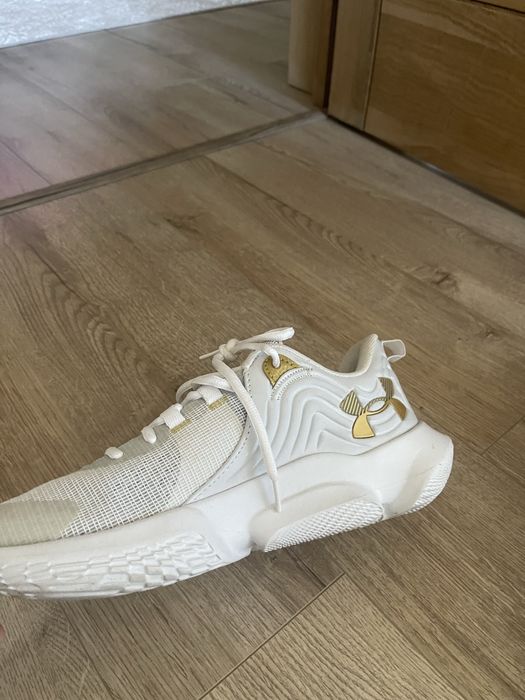 Adidasi Baschet Under Armour