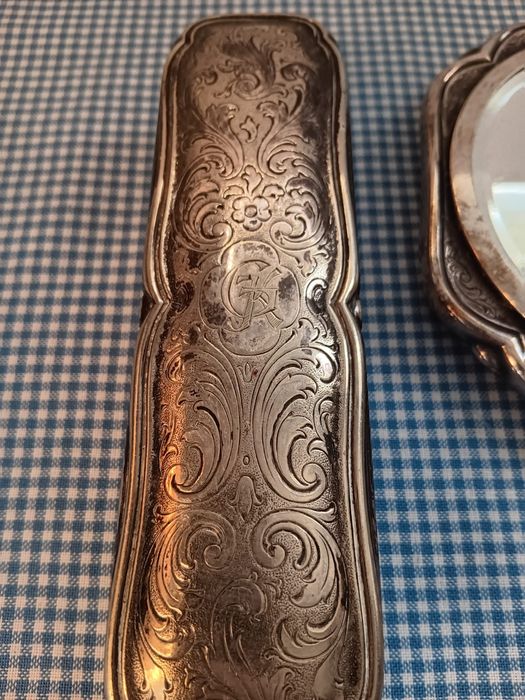 Oglinda și perie veche Alpaka Alpaca argintate, cu blazon, de colectie