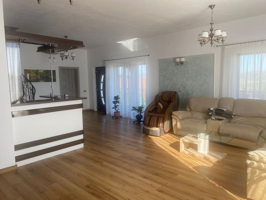 De vanzare, Casa P+1