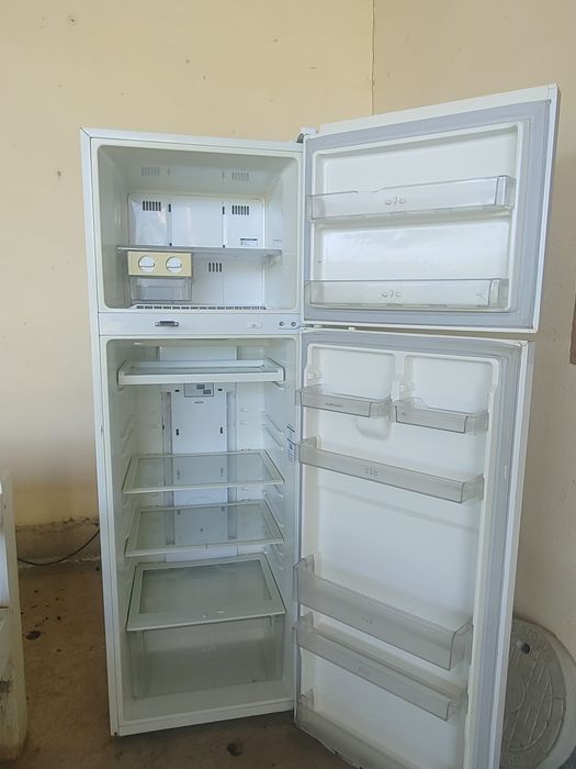 LG muzlatgich sotiladi