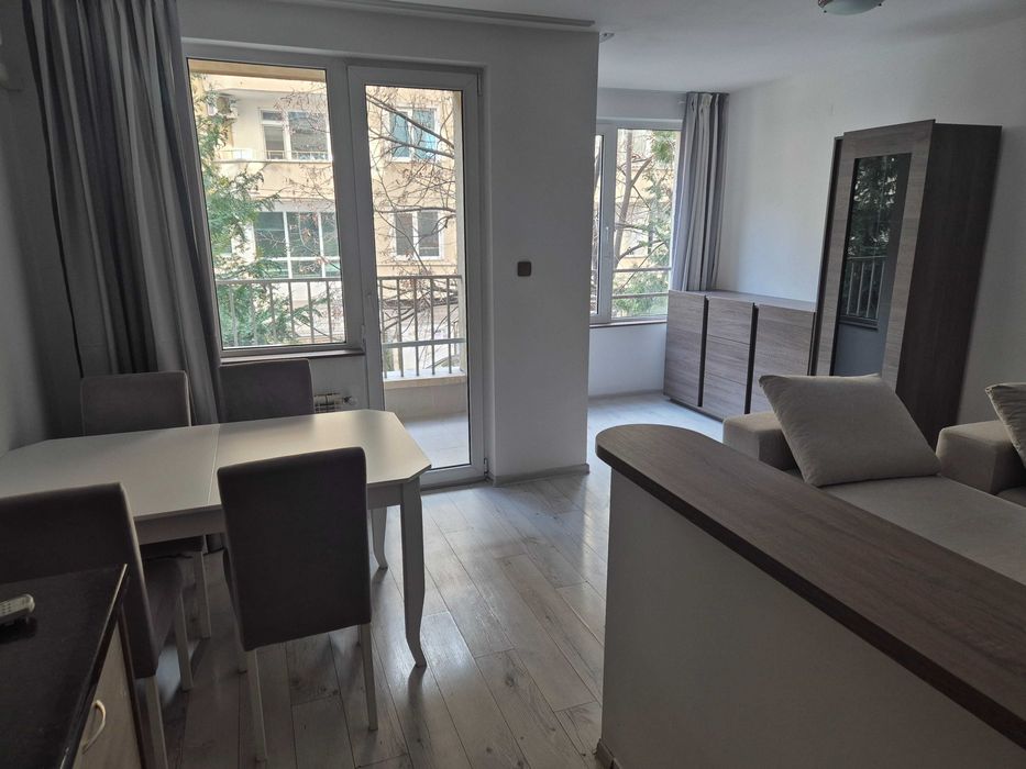 Дава се под наем Двустаен апартамент в София, Хладилника - 65 кв.м за 648.21 € - Снимка #4