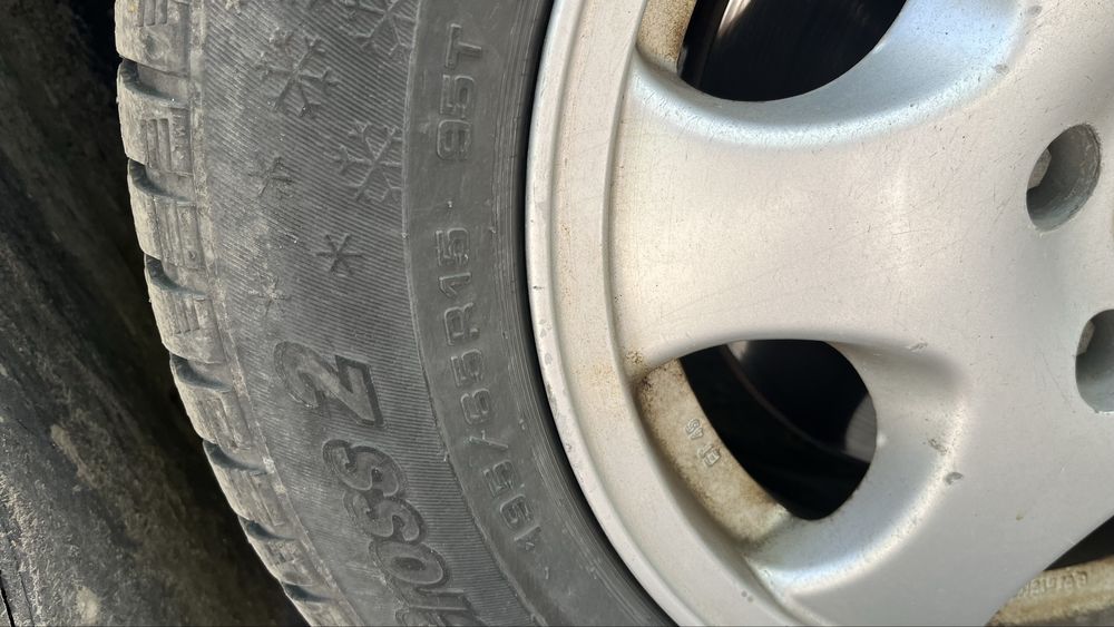 Продам диски с двумя комплектами резины