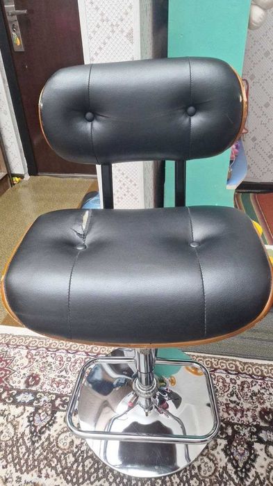 Стул барный, вращается, в хорошем состоянии