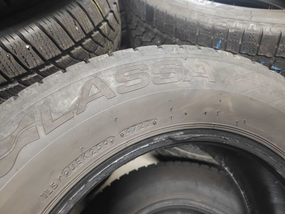 2бр.зимни гуми 215/65/16C Lassa