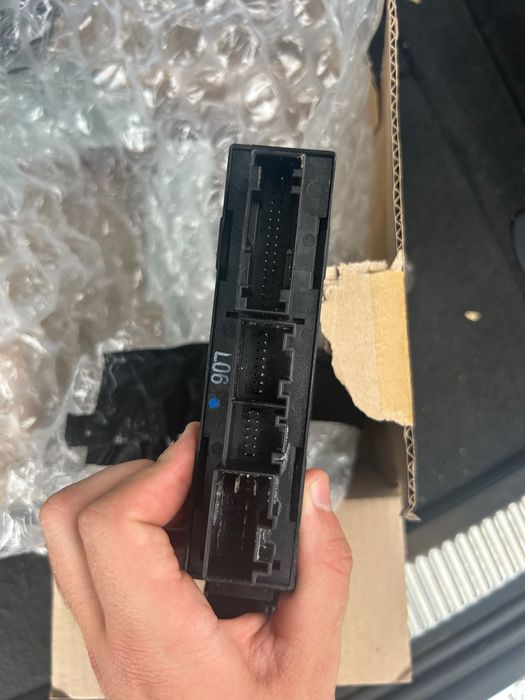 vând motoraș geam față dreapta audi a4 b6 2004