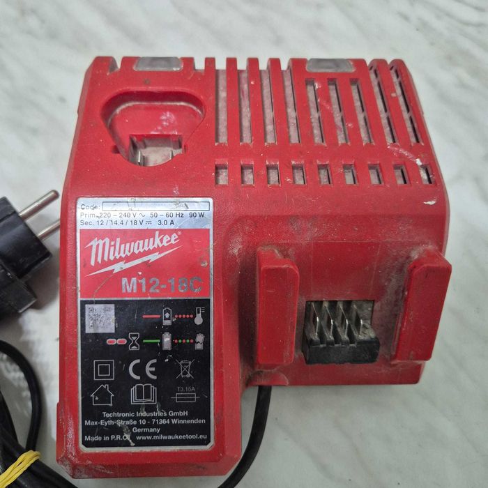 Masina de insurubat cu impact Milwaukee M18 CBLID-402C cu Acc 33809