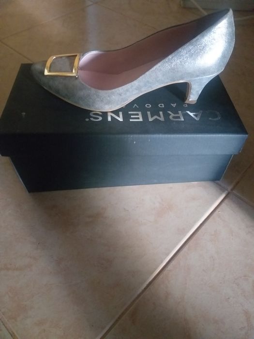 Vand rochie noua si pantofi in buna stare piele 39