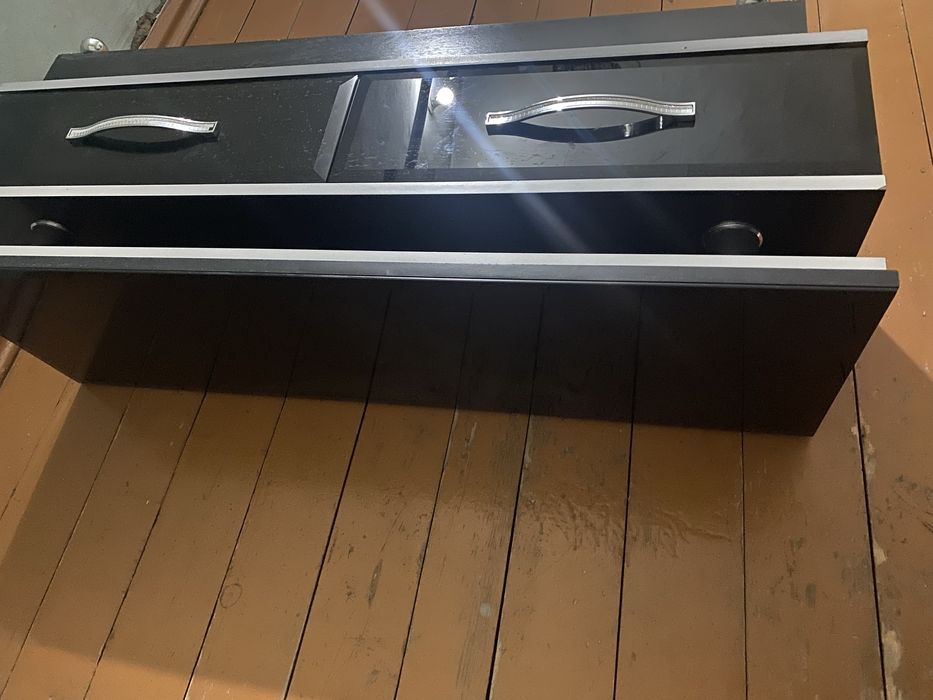 Продам тумбу с кронштейном под телевизор