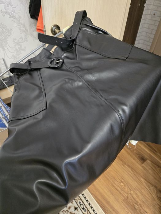 Юбка кожаная с карманами
