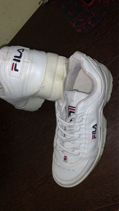 Vând adidași FILA!