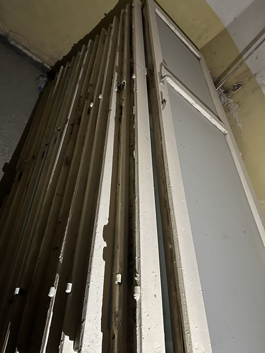 Подаряват се  стари дървени врати