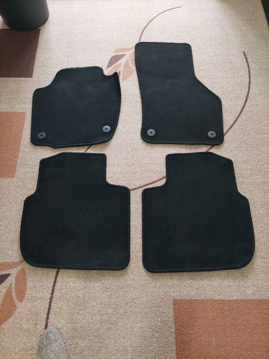 Облекла , стелки и ограничител мрежа за товарен отсег Skoda