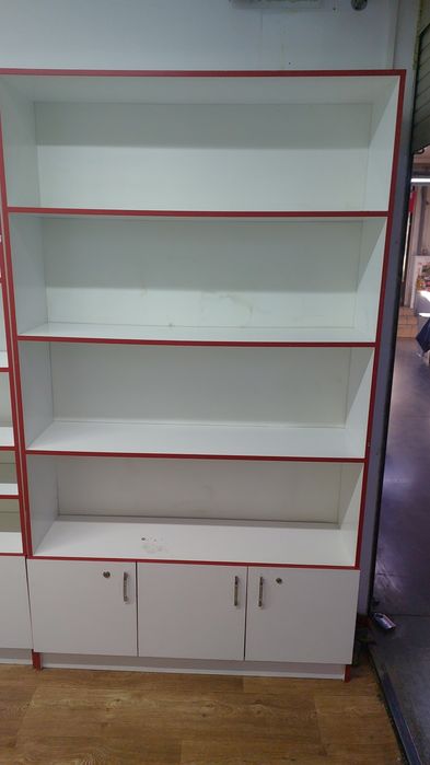 Продам торговые шкафы бу